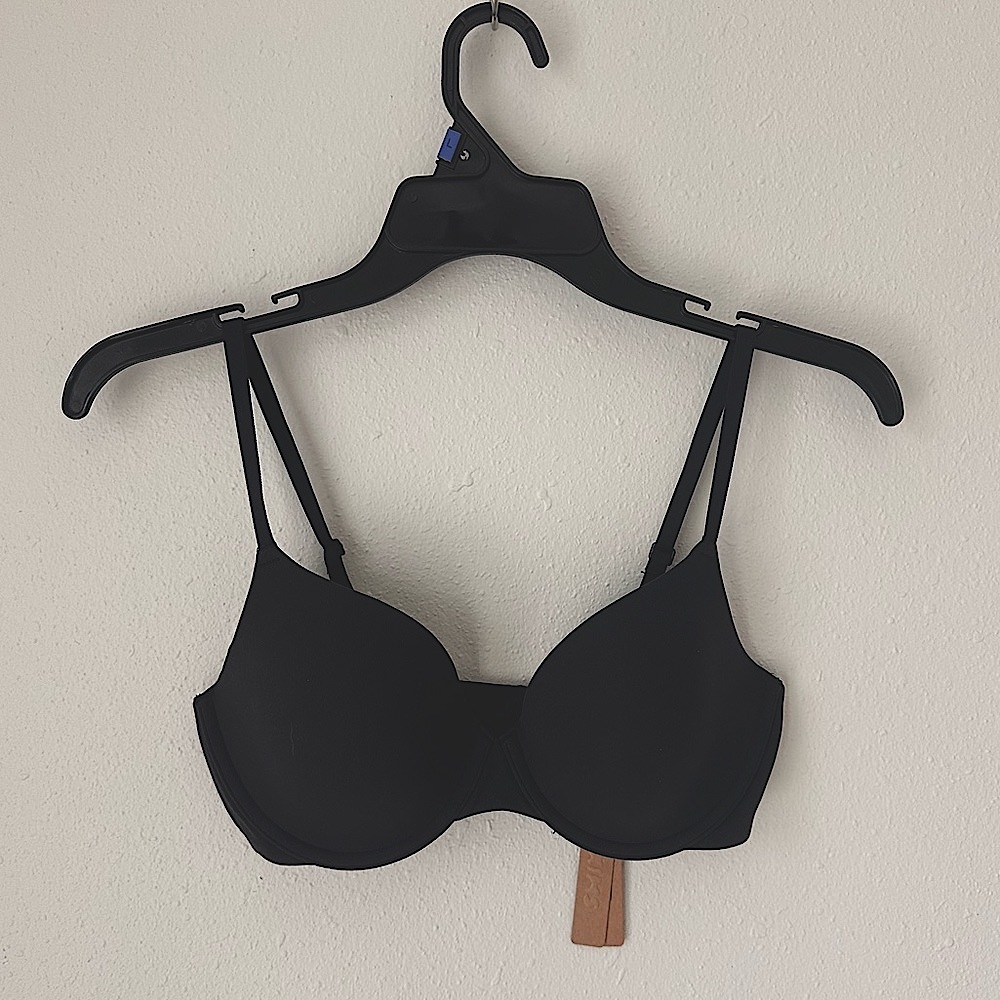 NWT- Skims tshirt bra😻